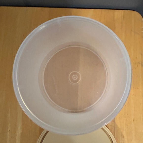 Vintage Tupperware Round Storage Container - Picture 2 of 4